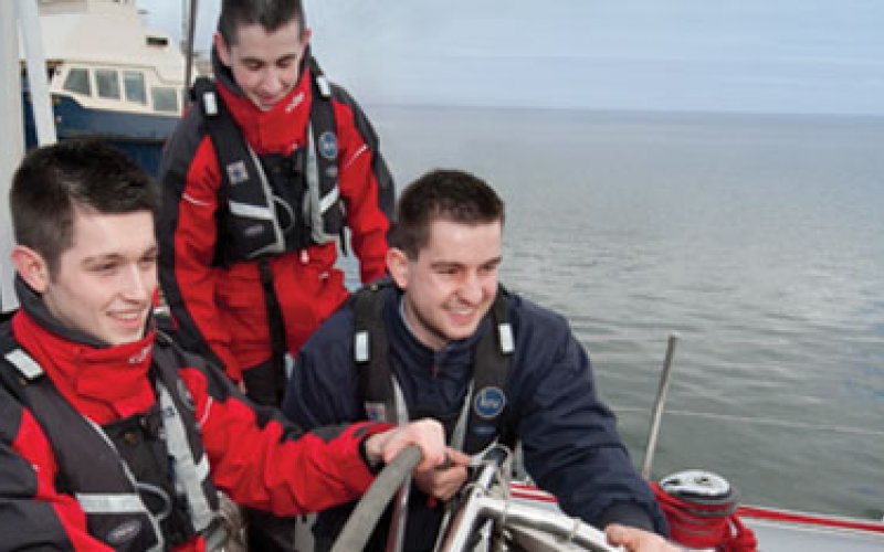 3 young men sailing a yacht